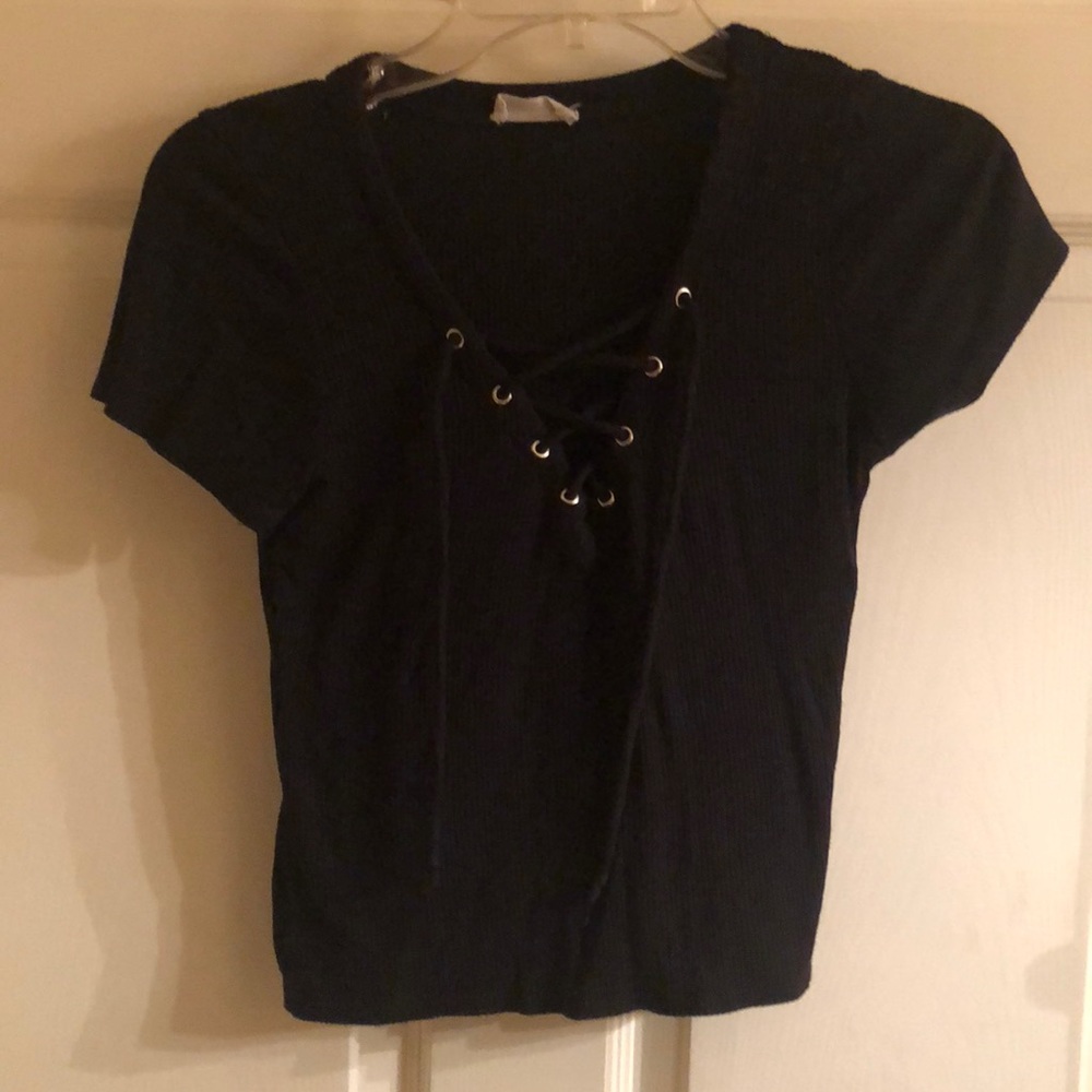 TILLYS Short sleeve lace up t-shirt